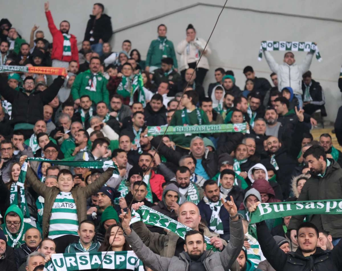 (FOTO GALERİ)Bursaspor-Aliağa FK maçından taraftar fotoğrafları