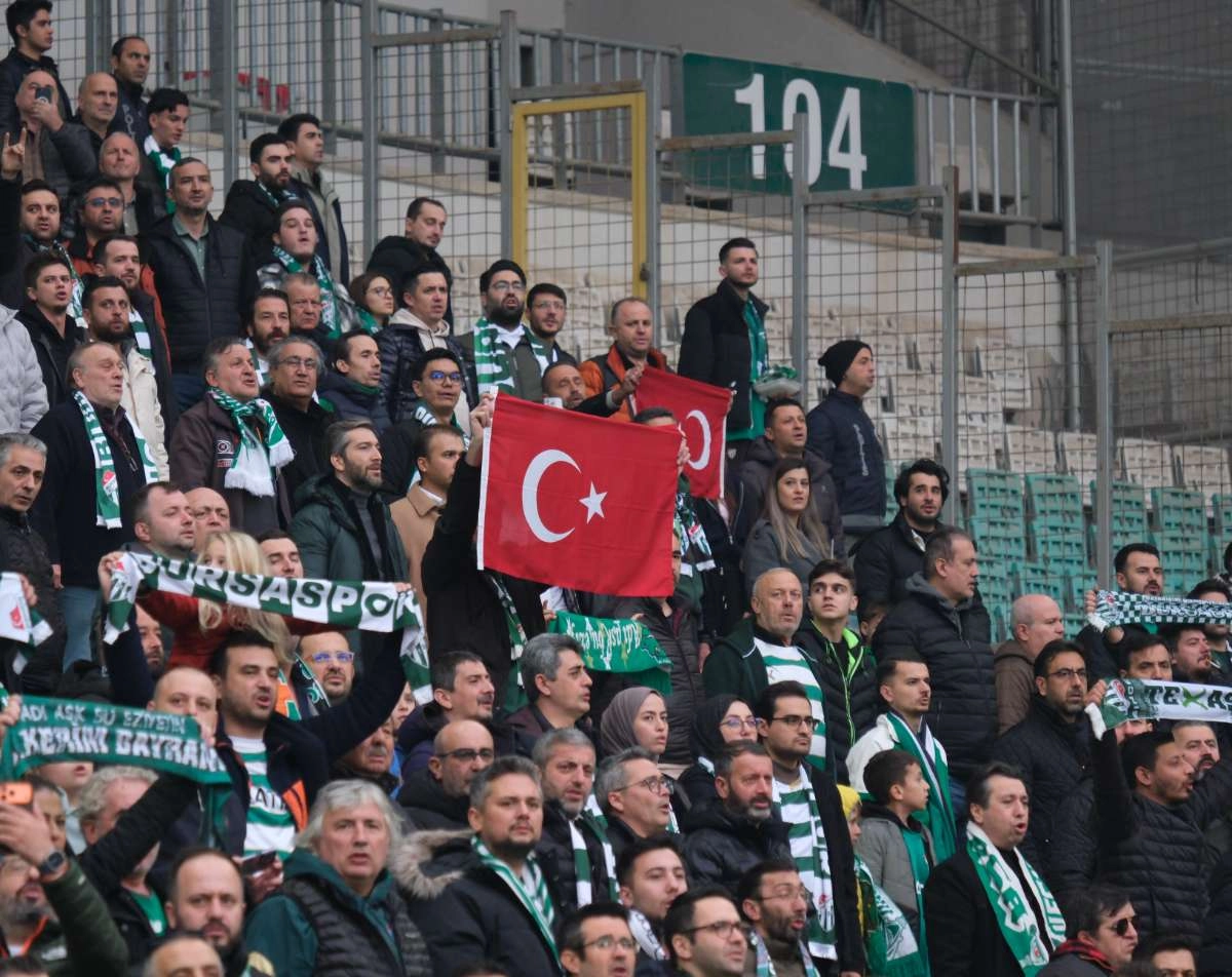 (FOTO GALERİ)Bursaspor-Aliağa FK maçından taraftar fotoğrafları
