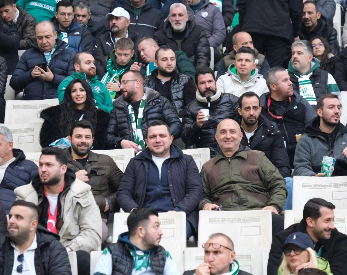 (FOTO GALERİ)Bursaspor-Aliağa FK maçından taraftar fotoğrafları