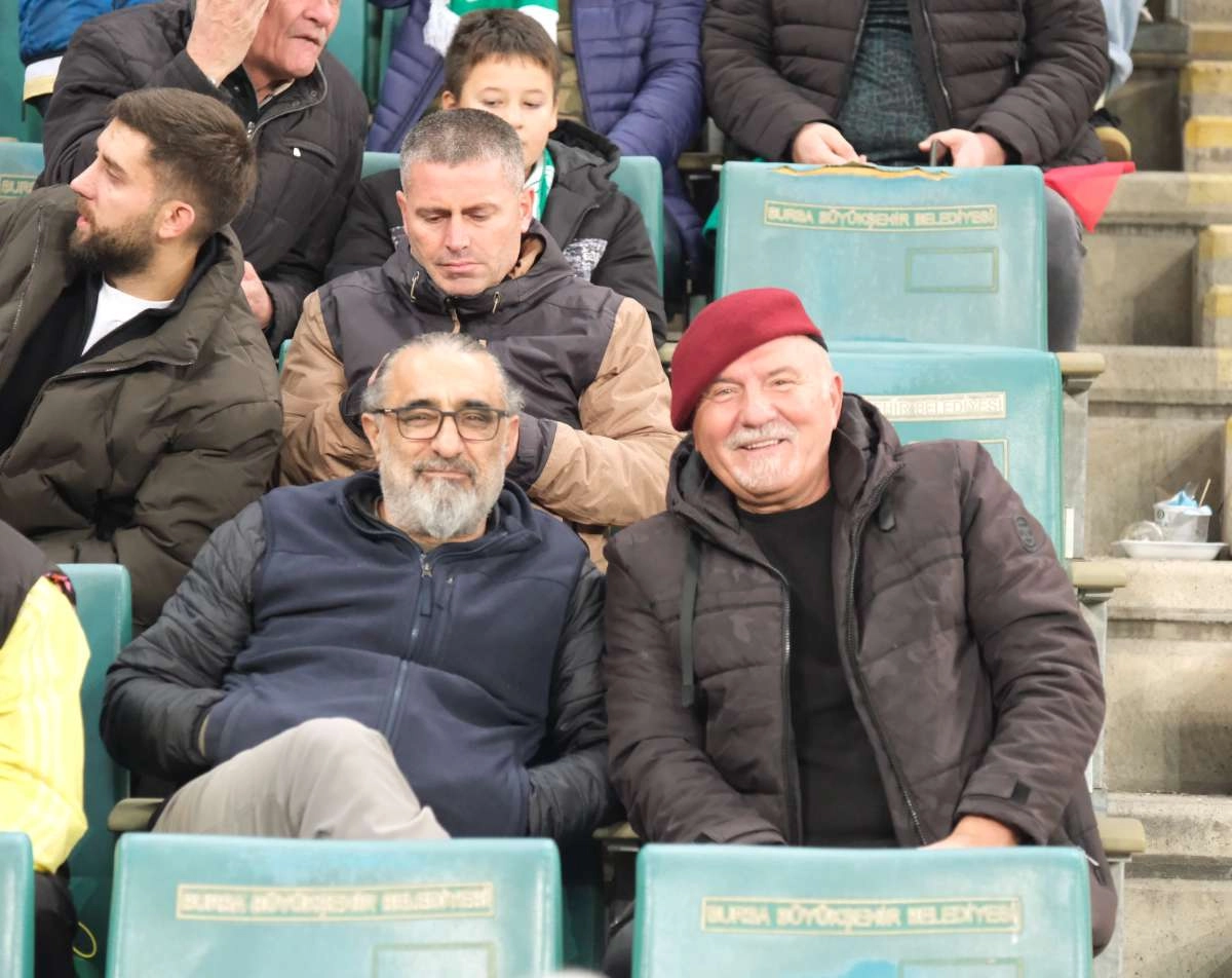 (FOTO GALERİ)Bursaspor-Aliağa FK maçından taraftar fotoğrafları