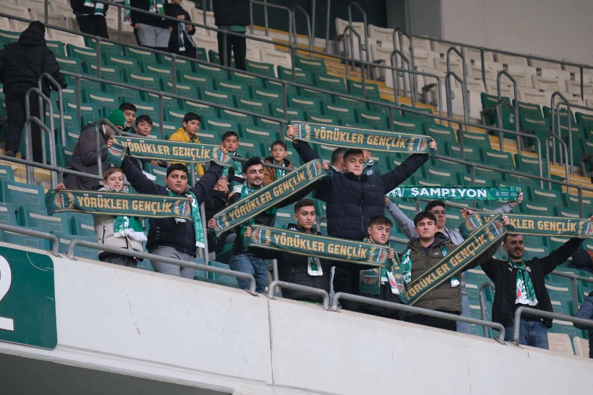 (FOTO GALERİ)Bursaspor-Aliağa FK maçından taraftar fotoğrafları