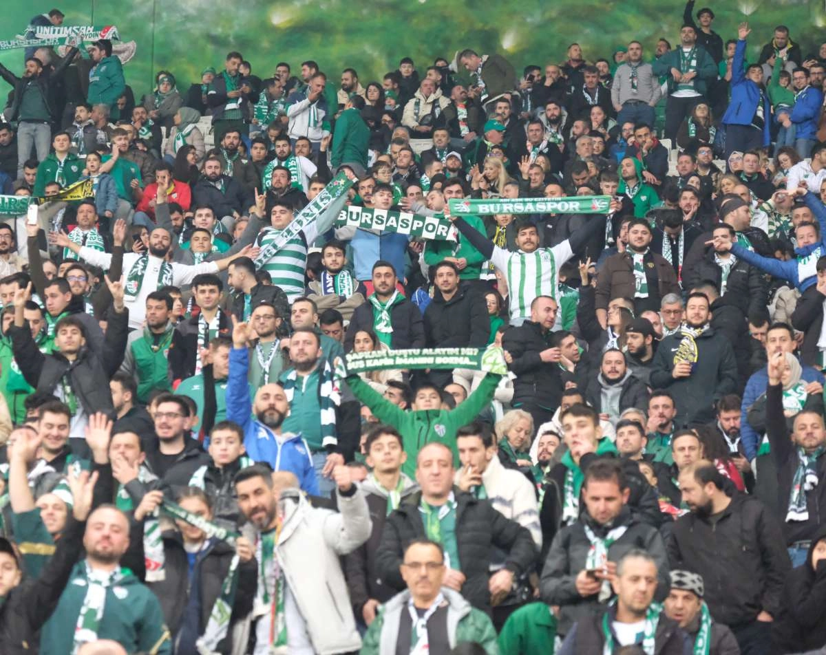 (FOTO GALERİ)Bursaspor-Aliağa FK maçından taraftar fotoğrafları