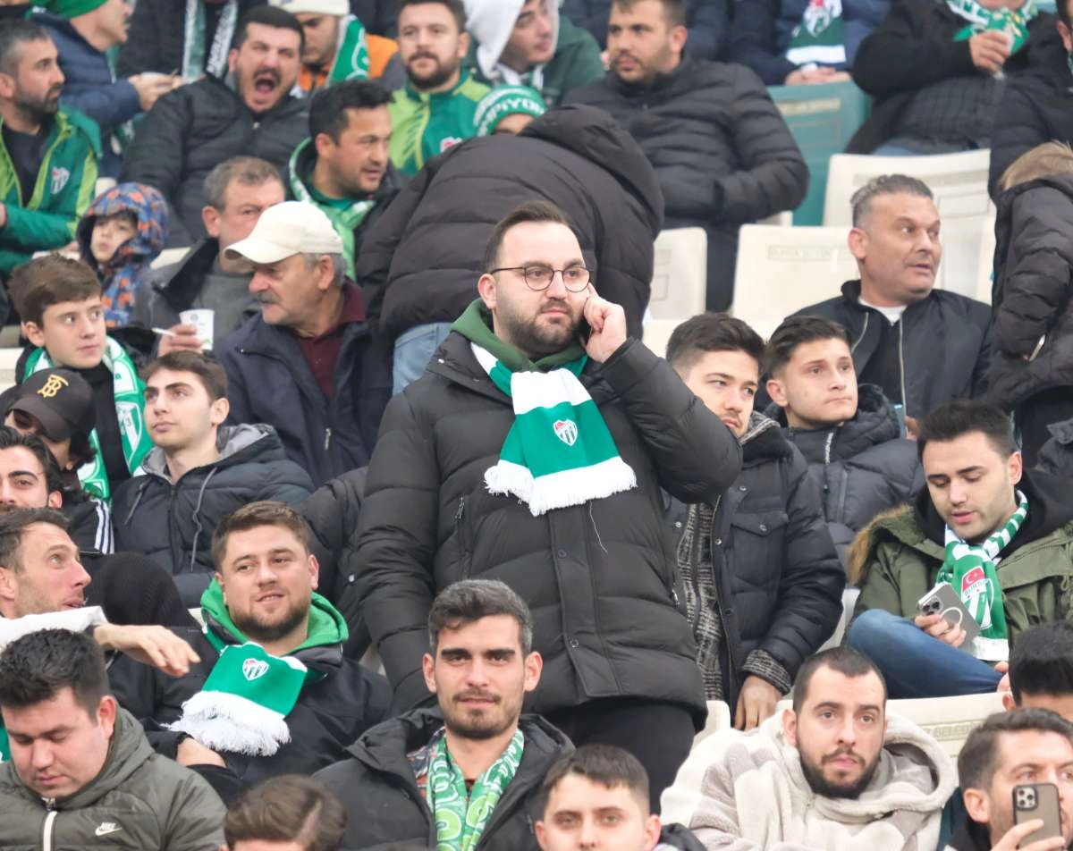 (FOTO GALERİ)Bursaspor-Aliağa FK maçından taraftar fotoğrafları