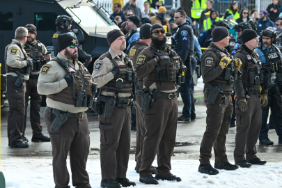 ABD Göçmenlik ve Gümrük Muhafaza Dairesi ajanları bir kadını vurarak öldürdü