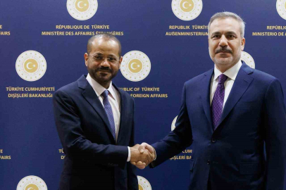 Dışişleri Bakanı Fidan, Umman Sultanlığı Dışişleri Bakanı Al Busaidi ile araya geldi