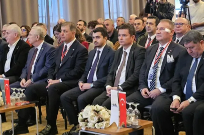 Başkan Aydın 'Afetlere Dirençli Kentler Paneli'ne katıldı