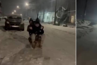 Sırbistan’da kızaktan düşen iki genç, arkadan gelen aracın altında kaldı