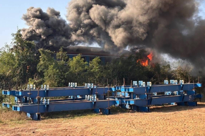 Tayland'da yolcu treninin üzerine vinç devrildi: 22 ölü