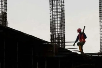 İnşaat üretimi yıllık artarken, aylık bazda sınırlı düşüş kaydetti