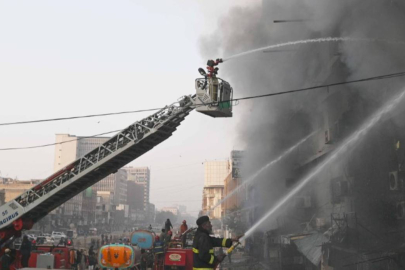 Pakistan'daki AVM yangınında can kaybı 14'e yükseldi