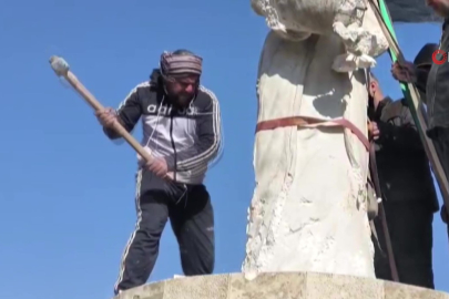 Rakka’da SDG’ye ait heykeller yerle bir edildi