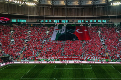 Tribünler Türk bayraklarıyla dolacak