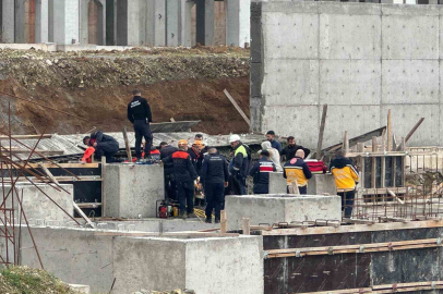 Tonlarca betonun altında kaldılar: 1 işçi öldü