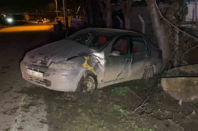 Kontrolden çıkan otomobil ağaca çarptı: 4 yaralı