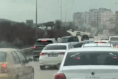 Otobanda ters yöne giren araç trafiği kilitledi!