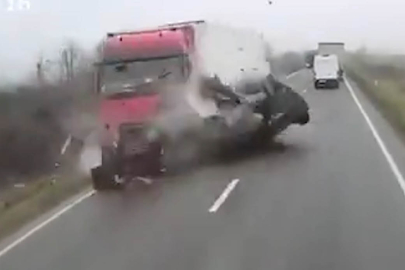 PAOK taraftarlarını taşıyan minibüs Romanya’da kaza yaptı: 7 ölü