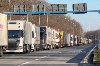 Schengen vize protestosu AB sınırlarını kilitledi