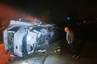 Bursa’da direksiyon hakimiyetini kaybeden tır kanala uçtu.