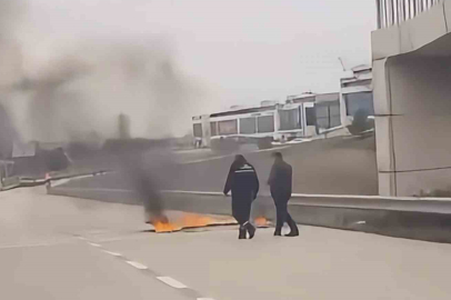 Bursa’da seyir halindeki kamyonet alev alev yandı!