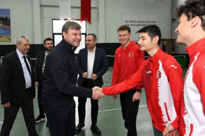 Genç sporculara moral desteği! Ertuğrul Sağlam Osmangazi’de