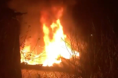 Bursa’da 2 katlı ev alevlere teslim oldu.