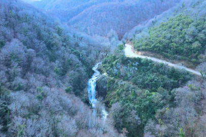 Gemlik’te yağmurlar, Sudüşen Şelalesi’ne hayat verdi.