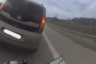 Bursa’da 113 kilometre hızla giden motosikletli çarptığı araca girdi