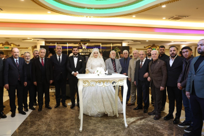 Bursa'da Protokolü Buluşturan Düğün: Rabia KILIÇASLAN ile Harun YURDAKUL Dünya Evine Girdi