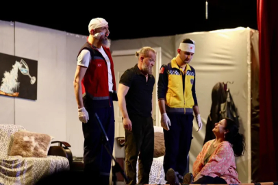 Gemlik'te ‘9 Canlı’ ayakta alkışlandı