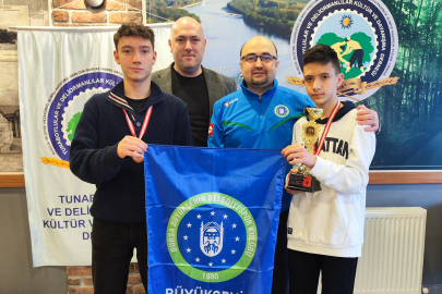 Bursa Büyükşehir Belediyesporlu satranççılar yine kürsüde