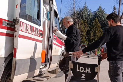 Ağaç budarken bileğini kesti.