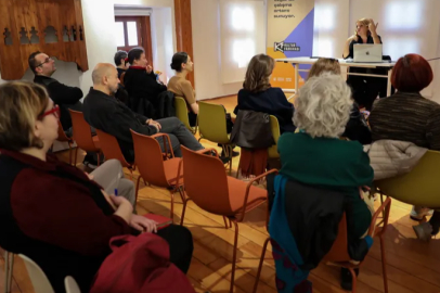 Bursa'da sanat ve düşüncenin ışığında sevgi konuşuldu.