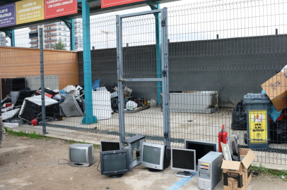 Nilüfer’de elektronik atıklar kontrollü şekilde toplanıyor.