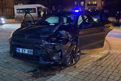 Bursa’da otomobil ile minibüs çarpıştı: 9 yaralı!