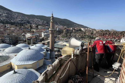 Bursa Ulu Cami’ye Ramazan mahyası: ’Kul hakkından sakın’