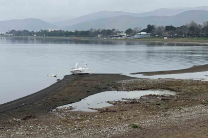İznik Gölü’nde kuraklık alarmı: Yağışlara rağmen çekilme sürüyor.