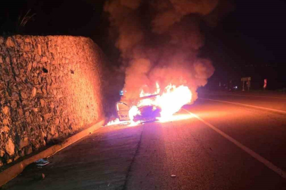 Mudanya yolunda korkutan araç yangını.