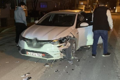 Otomobil ile motosiklet kafa kafaya çarpıştı: 2 yaralı