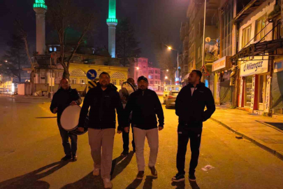 Bursa’da vatandaşlar ilahiler ve beyitlerle sahura kalktı