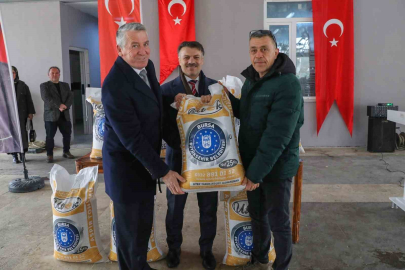 Büyükşehir’de üreticiye fidan ve tohum desteği