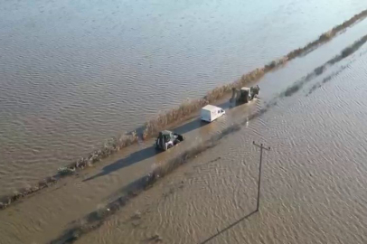 Sel Sularında Mahsur Kalan Sürücü Ekiplerce Kurtarıldı