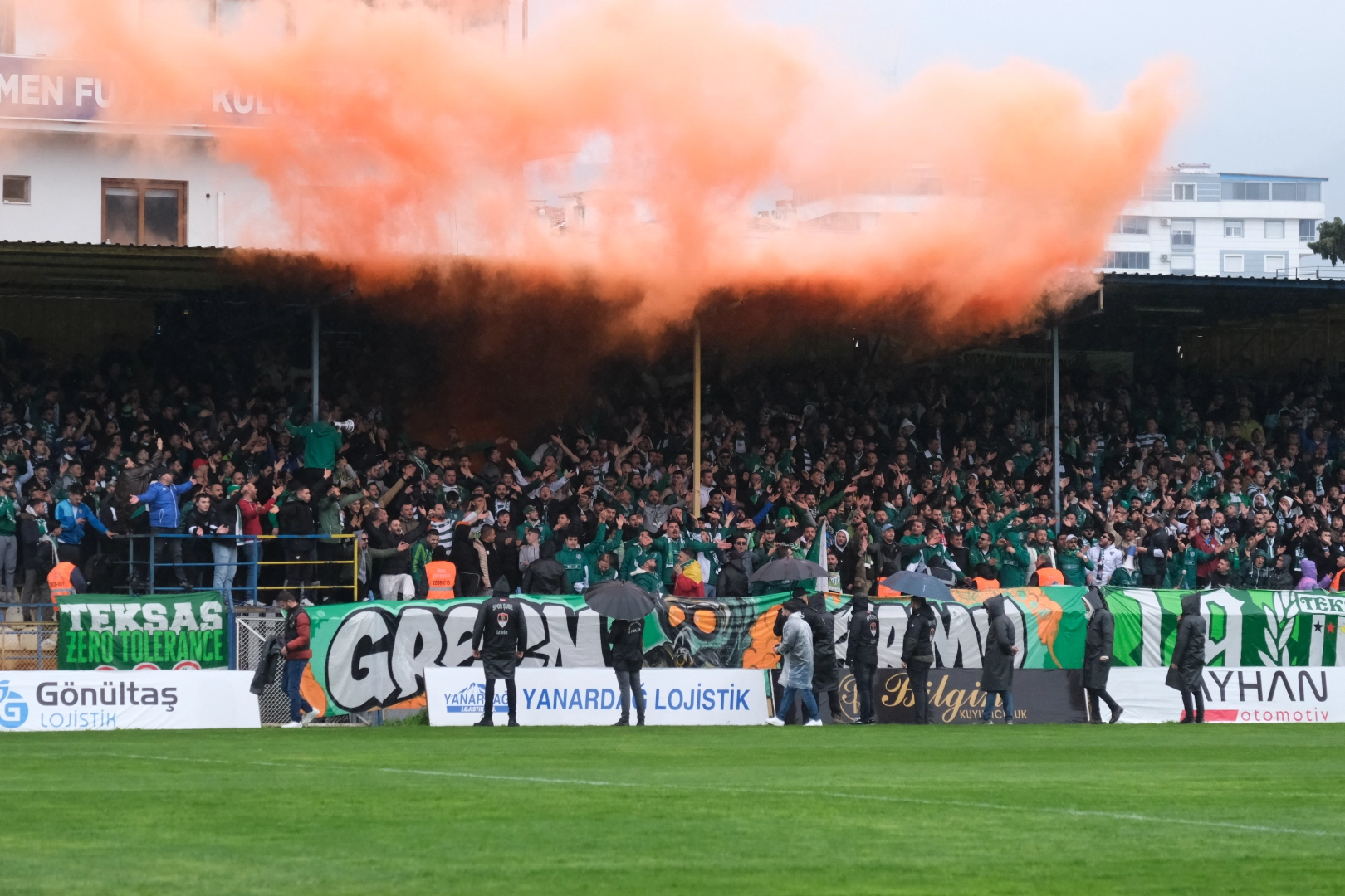 (FOTO GALERİ)MENEMEN FK-BURSASPOR TARAFTAR FOTOĞRAFLARI