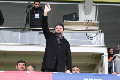 Taraftar Enes Çelik'i bağrına bastı