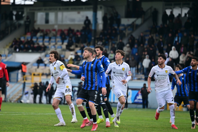 Karacabey Belediyespor sahasında mağlup.