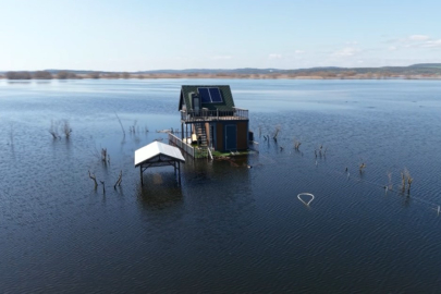 Bungalovlar, göl evi oldu