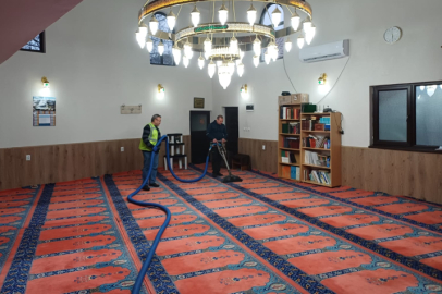 Bursa'dan Balkanlardaki camilerde Ramazan temizliği