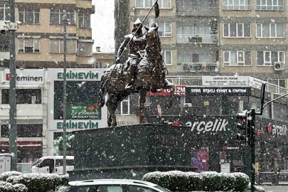 Bursa’da şehir merkezinde kar sürprizi