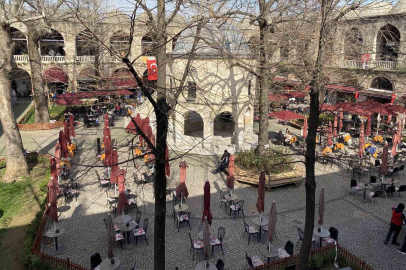 Koza Han’da masalar geri döndü, vatandaş yeniden tarihle buluştu