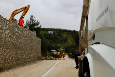 Mudanya'da zeytinlik alandaki kaçak taş duvara müdahale!