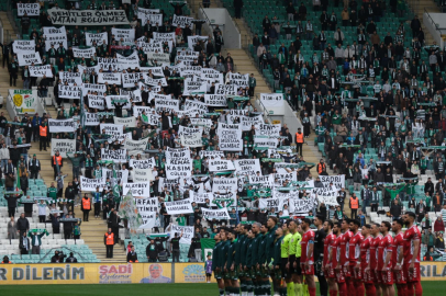 Bursaspor taraftarından alkışlanacak kareografi